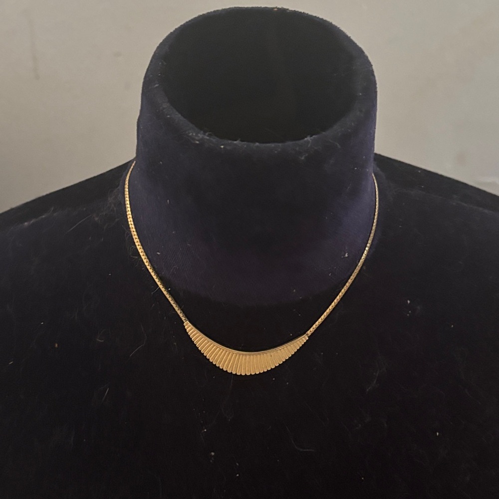 Vintage 1984 Signed Avon Pleated Crescent Necklace